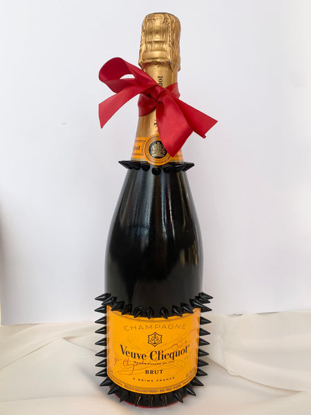Red Bottoms” Champagne Bottle With Spikes – La Gartier Wedding Garters