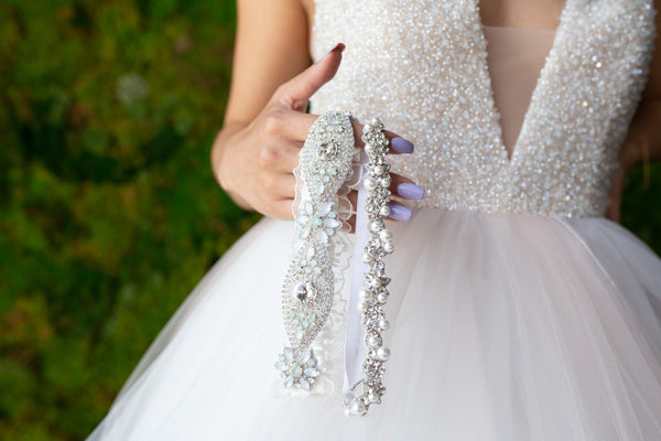 Eaytmo Bridal Garter Set White Flower Bride Wedding Garters Pearl Lace Garters  Belt Leaf Leg Garters for Women and Girls (Set of 2) : : Clothing  & Accessories