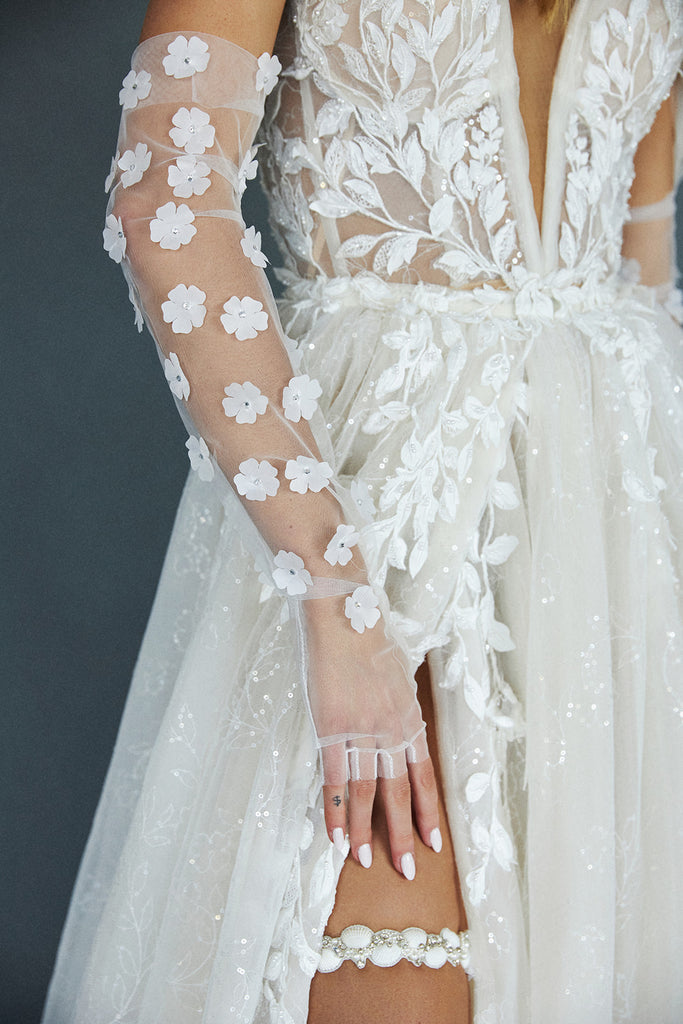 Only $2.5! Long Elegant White&Black&Red&Champagne Bridal Gloves Full  Fingers. Elegant cheap bridal… | Wedding dresses australia, Wedding gloves,  Fitted wedding gown